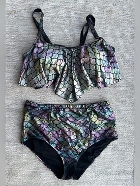 torrid Holographic Mermaid-Scale Bikini Set Iridescent Green Purple Pink size 2